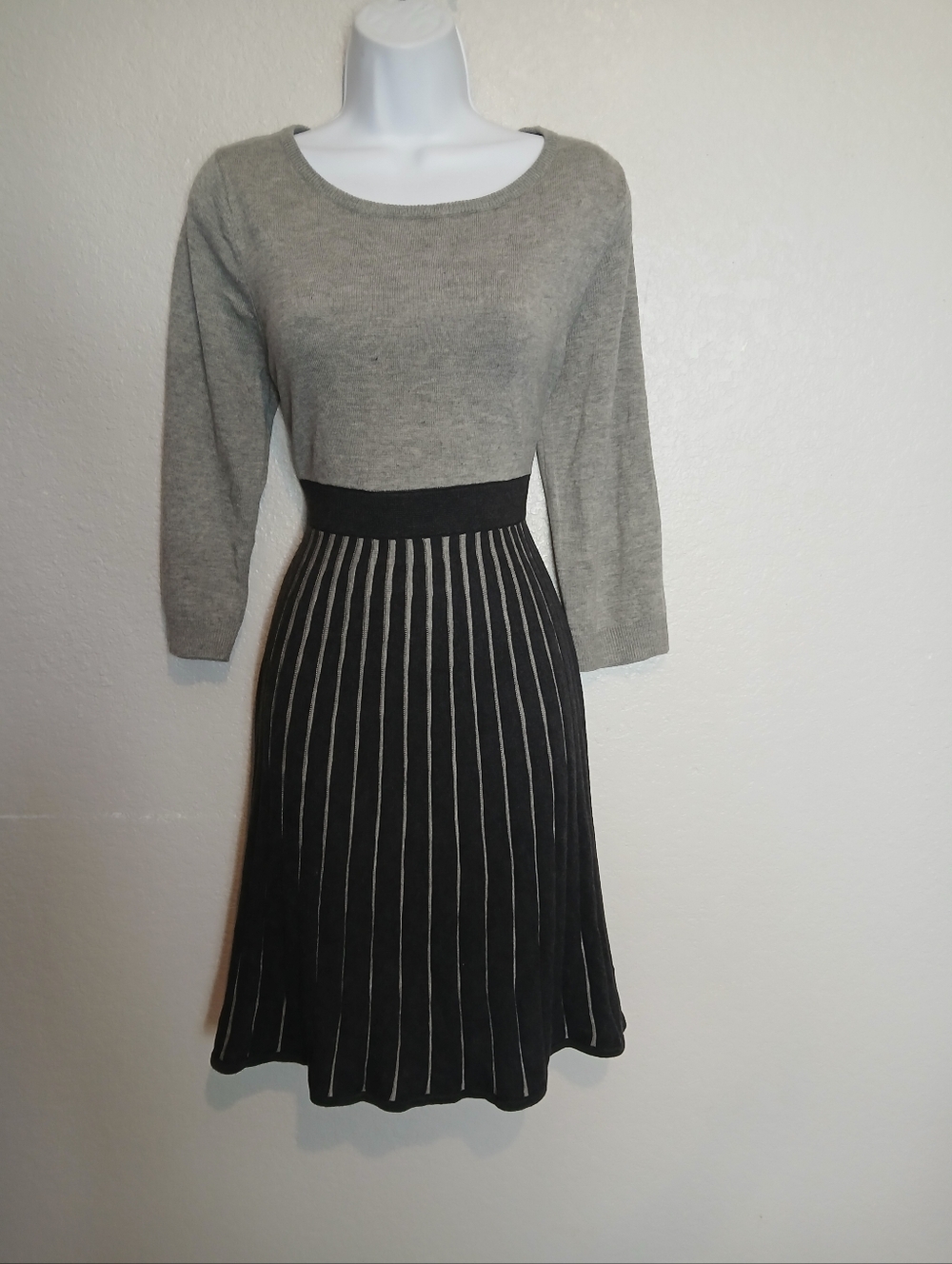 Calvin Klein Knit Pleated Sweater Dress 3/4 Sleeve Black & Gray Stretchy